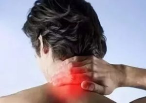 Боль в шее после удара головой