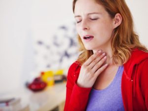 Болит горло во время чтения и пения
