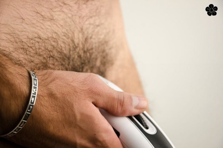 Как женщина относятся к мужчинам бреющих свой пах